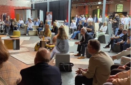 Viele Menschen bei einer Veranstaltung